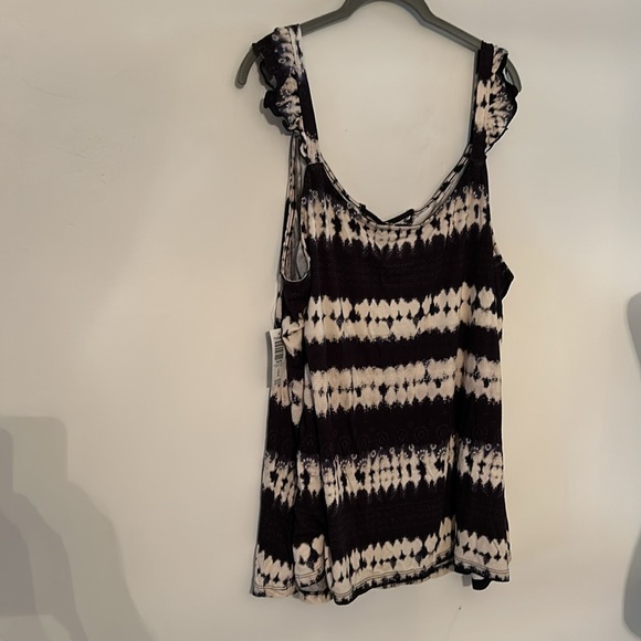 NWT Torrid 4 Super Soft Ruffle Tank - Picture 9 of 9